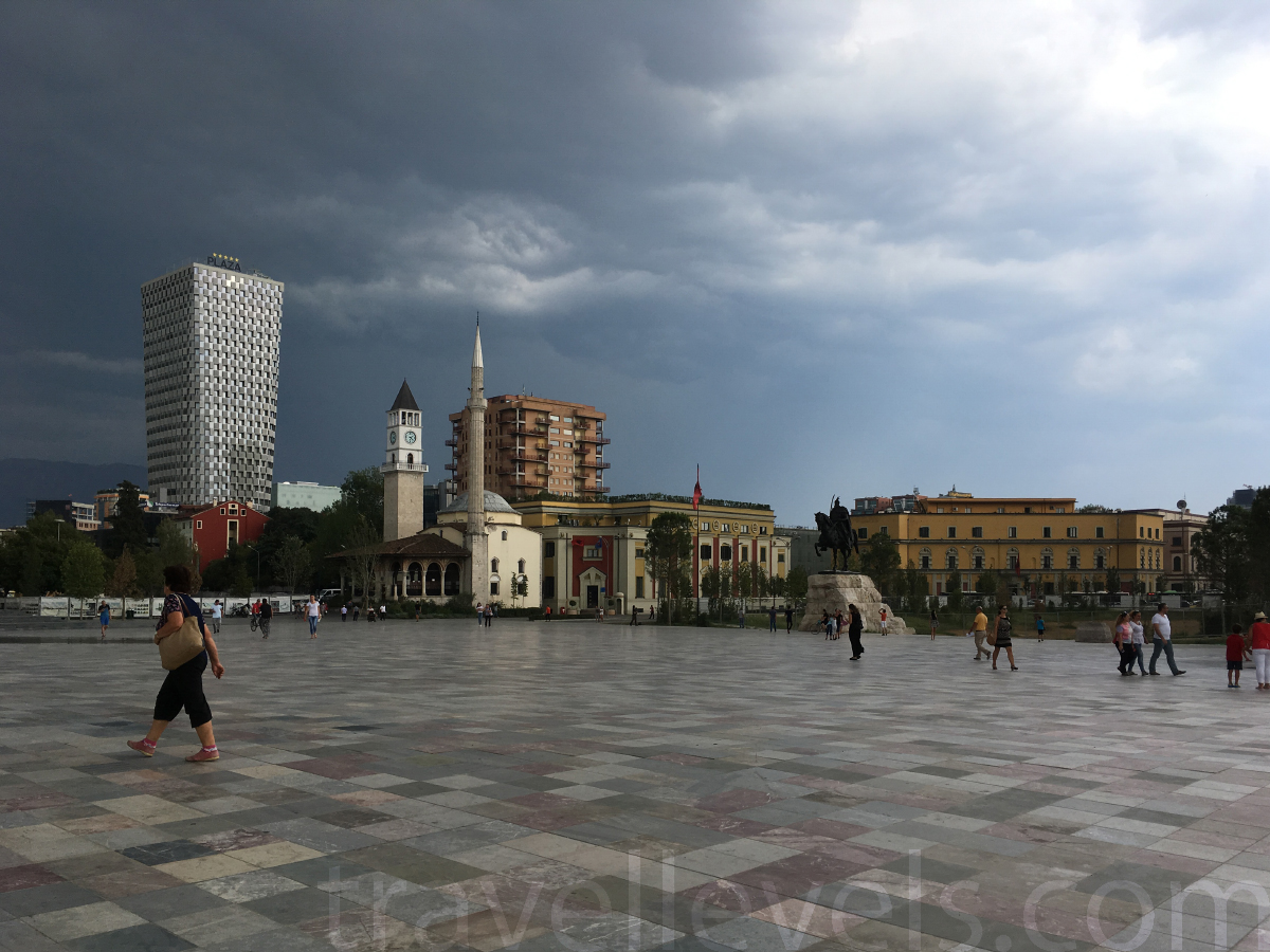 Главная площадь Тираны, Албания. Площадь Скандербега