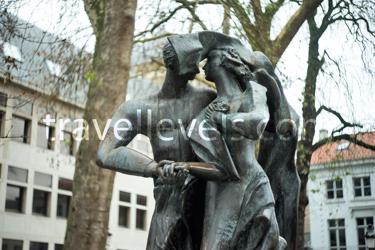 Скульптура Любовники, Брюгге