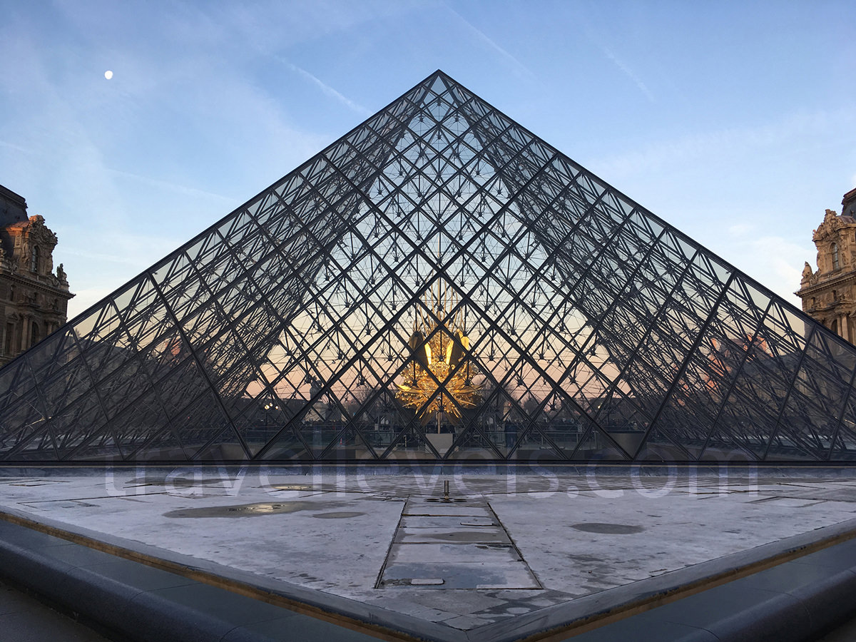 Пирамида Лувра, Париж