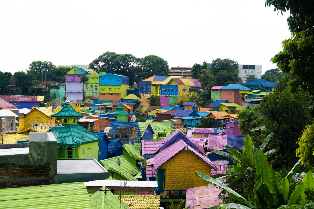 Rainbow Village, Маланг