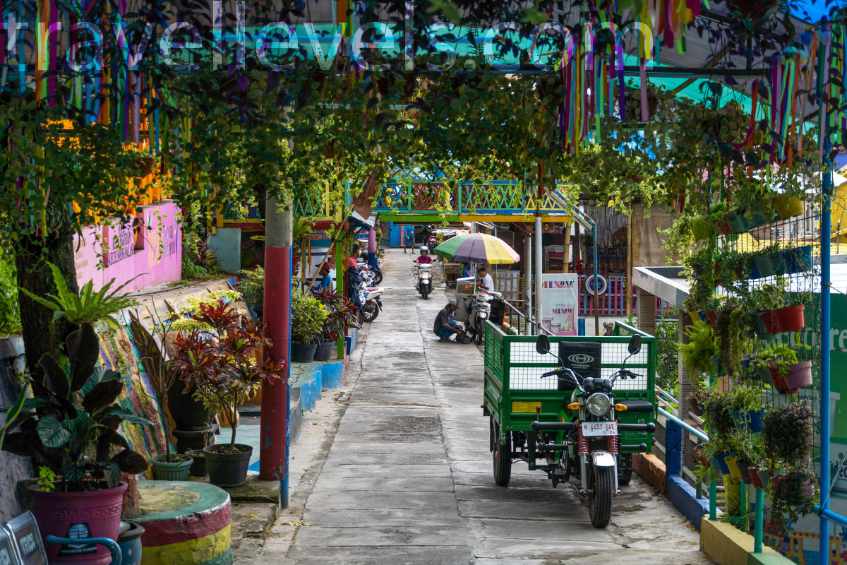 Маланг, Rainbow Village