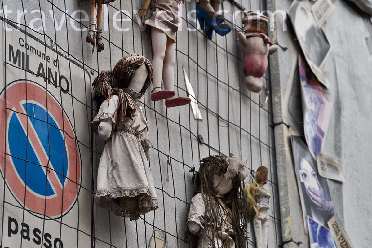 Милан, стена кукол