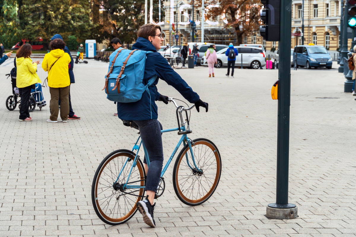 Девушка на велосипеде, Вильнюс